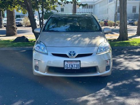 Used 2010 Toyota Prius Four w/ Navigation Pkg image 2