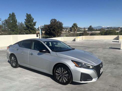 Used 2025 Nissan Altima 2.5 SV image 36