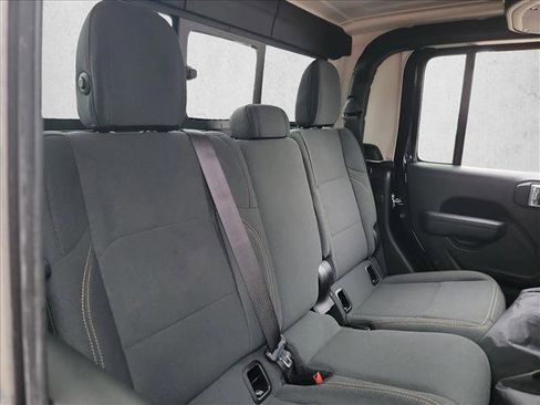 Used 2025 Jeep Gladiator Sport image 16