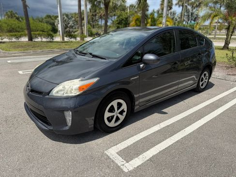 Used 2015 Toyota Prius Two FWD image 3