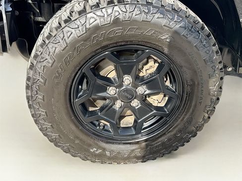 Used 2021 Jeep Gladiator Sport AWD/4WD image 39