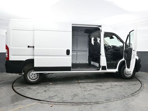 Used 2025 RAM ProMaster 2500 w/ Convenience Group FWD image 45