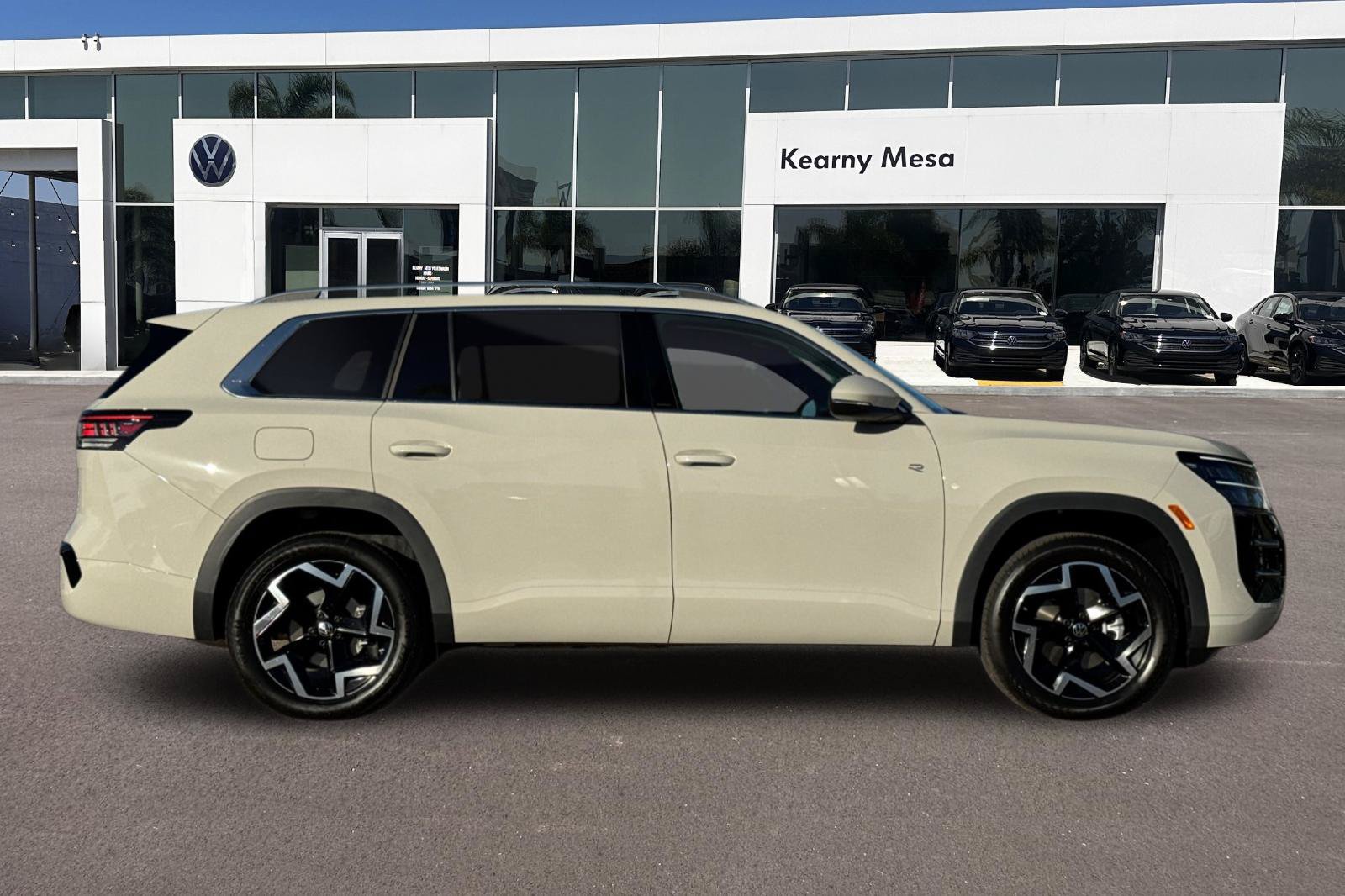 New 2027 Volkswagen Atlas SEL R-Line AWD/4WD image 3