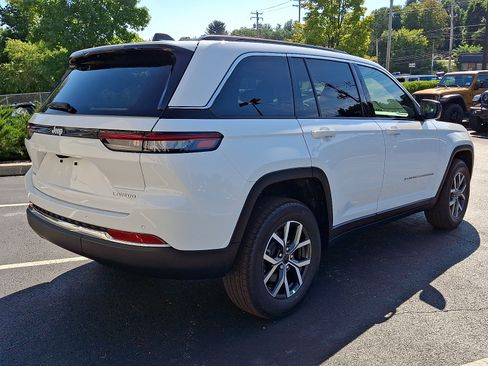 New 2027 Jeep Grand Cherokee Laredo X AWD/4WD image 3