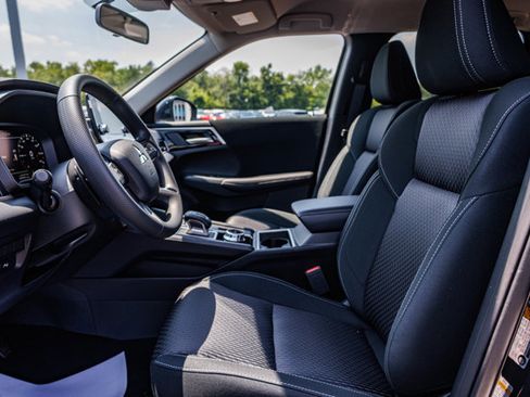 New 2025 Mitsubishi Outlander ES image 14