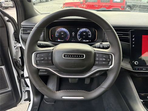 Used 2024 Jeep Wagoneer L Series II RWD image 25