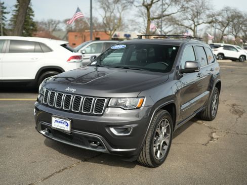 Used 2018 Jeep Grand Cherokee Limited image 4
