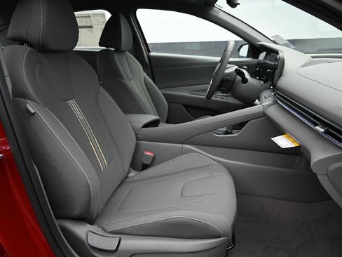 Used 2025 Hyundai Elantra SEL FWD image 11