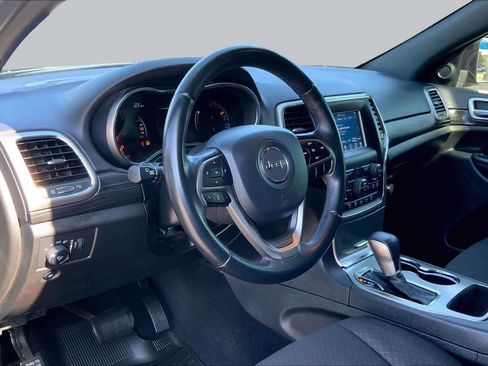 Used 2019 Jeep Grand Cherokee Laredo RWD image 18