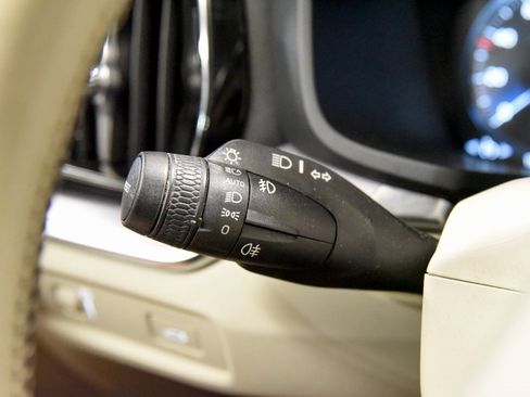 Used 2020 Volvo S60 T6 Momentum w/ Protection Package Premier image 24