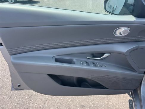 Used 2025 Hyundai Elantra SEL FWD image 18