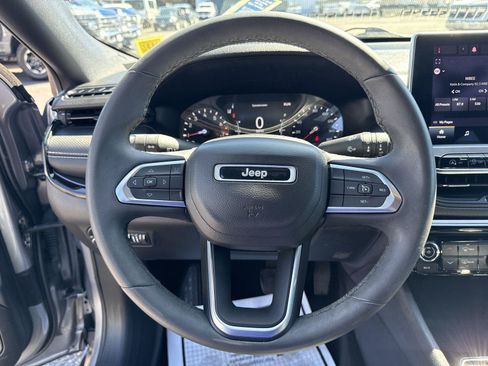 Used 2022 Jeep Compass Latitude AWD/4WD image 6