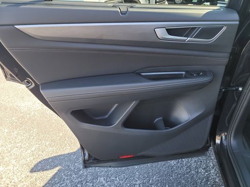 Used 2025 Volkswagen Atlas Cross Sport SE image 13