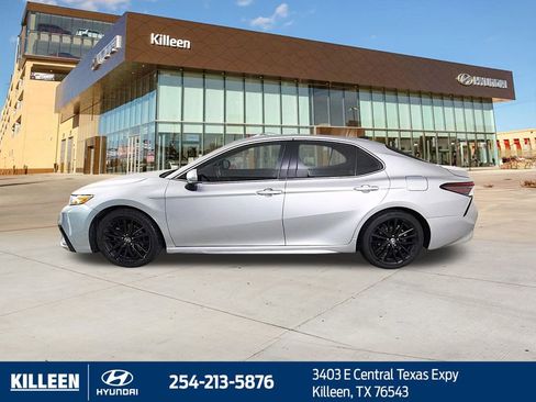 Used 2023 Toyota Camry XSE image 4