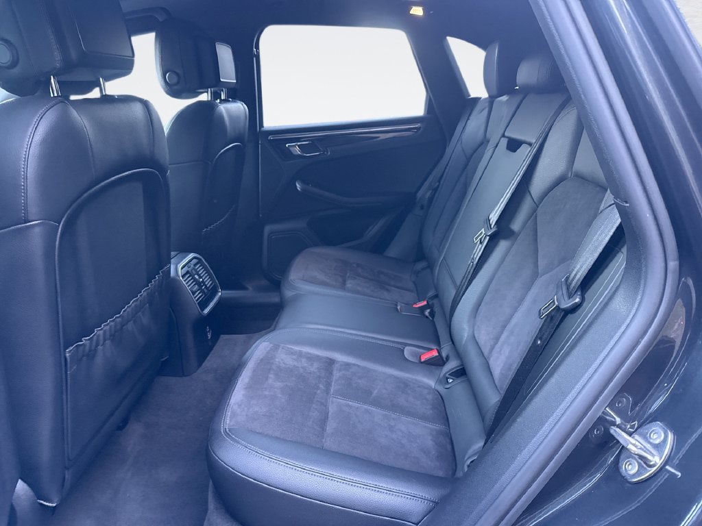 Used 2020 Porsche Macan AWD/4WD image 25