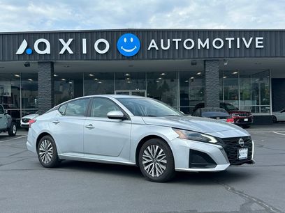 Used 2023 Nissan Altima 2.5 SV