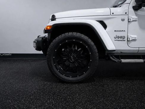 Used 2019 Jeep Wrangler Unlimited Sahara AWD/4WD image 2