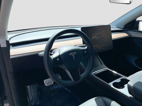 Used 2024 Tesla Model Y Performance AWD/4WD image 9