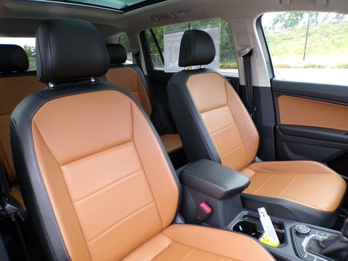 Used 2018 Volkswagen Tiguan SE w/ Panoramic Sunroof Package AWD/4WD image 13