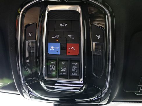 Used 2023 Jeep Grand Cherokee Overland w/ Advanced Protech Group III image 14