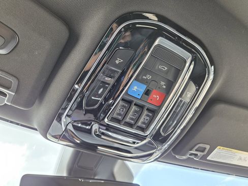 Used 2023 Jeep Grand Cherokee Overland RWD image 43