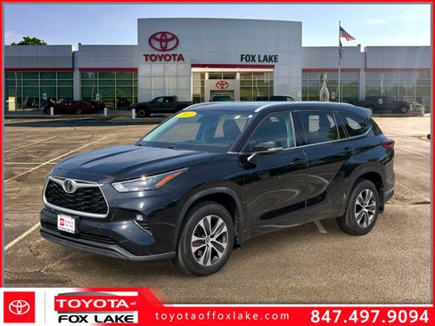 Used 2022 Toyota Highlander XLE AWD/4WD image 1