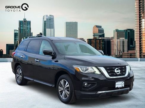 Used 2017 Nissan Pathfinder SL w/ SL Tech Package image 9