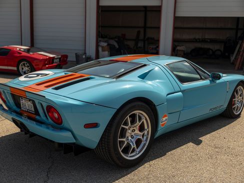 Used 2006 Ford GT RWD image 10