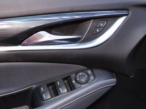 Used 2020 Buick Enclave Essence image 19