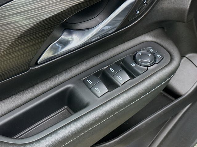 Used 2024 GMC Terrain SLE FWD image 18
