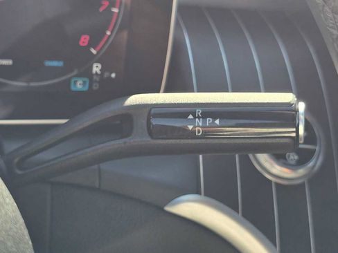 Used 2024 Mercedes-Benz GLC 300 4MATIC image 36