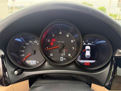 Used 2021 Porsche Macan image 18