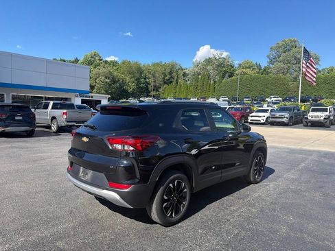 Used 2023 Chevrolet TrailBlazer LT w/ Convenience Package AWD/4WD image 2