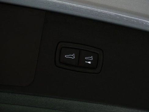 Certified 2023 Porsche Cayenne w/ Premium Package AWD/4WD image 33