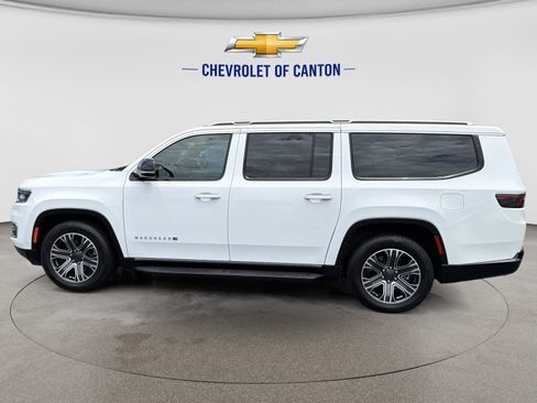 Used 2024 Jeep Wagoneer L Series II w/ Flexible Seating Group AWD/4WD image 8