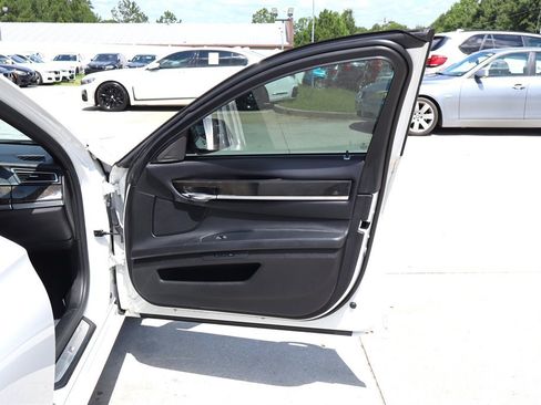 Used 2015 BMW 750i RWD image 39