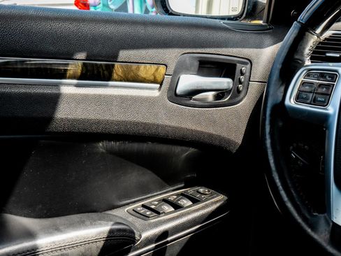Used 2012 Chrysler 300 C RWD image 21