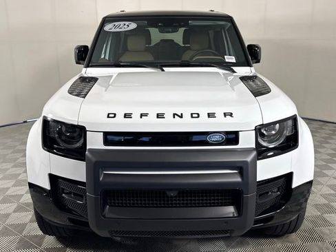Certified 2025 Land Rover Defender 90 X-Dynamic SE AWD/4WD image 9