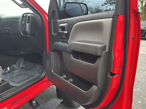 Used 2018 Chevrolet Silverado 1500 Custom w/ Custom Value Package image 12