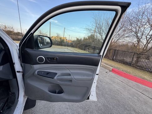 Used 2012 Toyota Tacoma 4x4 Access Cab V6 image 17