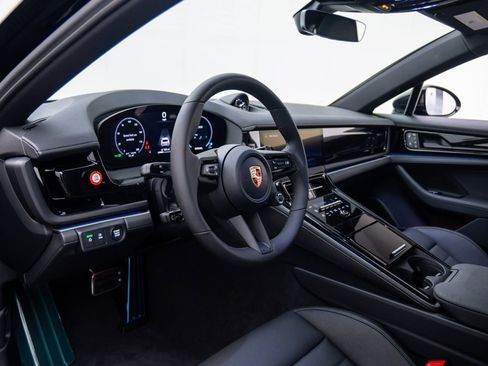 New 2026 Porsche Panamera 4 image 4