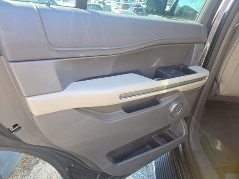 Used 2018 Ford Expedition XLT w/ Equipment Group 202A image 9