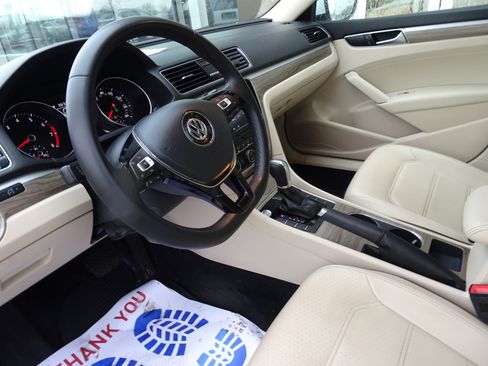 Used 2018 Volkswagen Passat 2.0T SE image 12