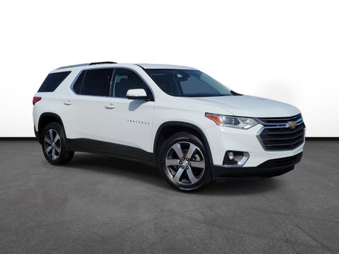 Used 2018 Chevrolet Traverse LT image 1