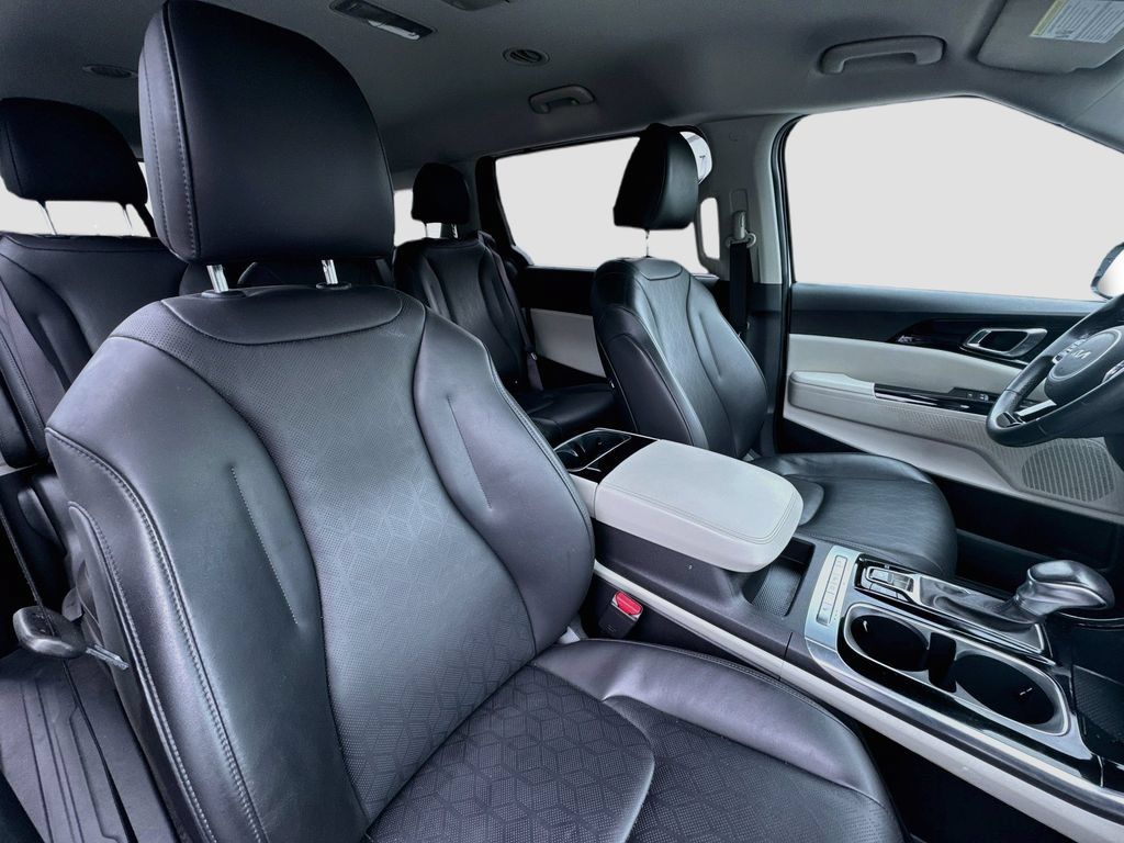 Certified 2024 Kia Carnival EX FWD image 32
