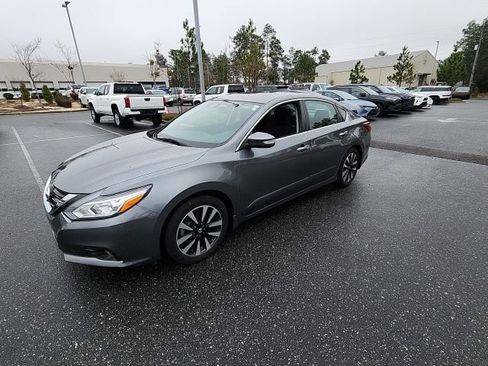 Used 2018 Nissan Altima 2.5 SV w/ 2.5 SV Technology Package image 4