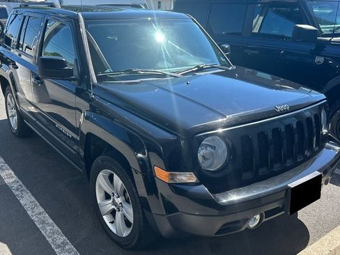 Used 2017 Jeep Patriot Latitude FWD image 1