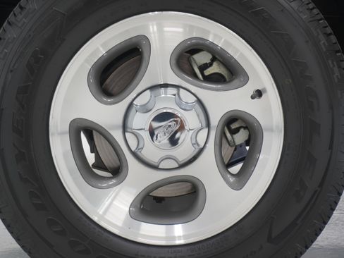 Used 2005 Ford Explorer Sport Trac Adrenalin image 22