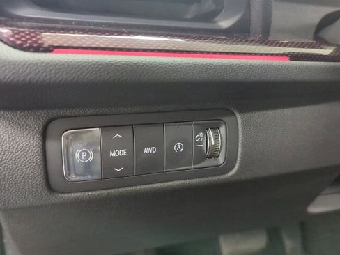 Used 2025 Chevrolet Traverse RS AWD/4WD image 13
