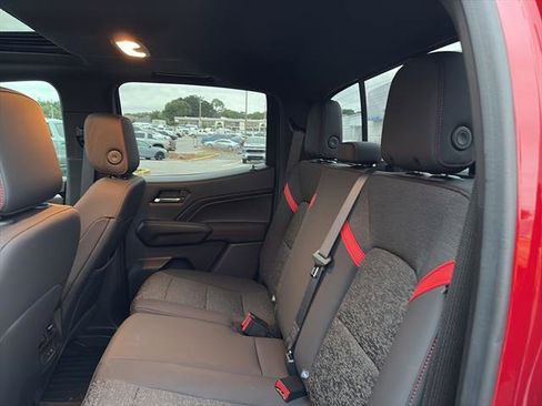 Used 2023 Chevrolet Colorado Z71 image 12